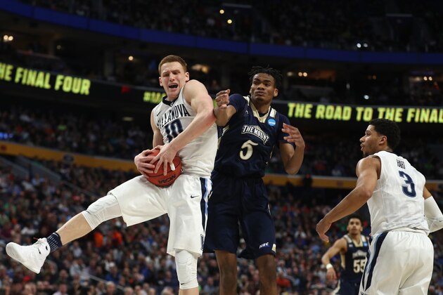 BUFFALO, NY - MARCH 16:  Donte DiVincenzo #10 of the Villanova Wildcats rebounds against Chris Wray #5 of the Mount St. Mary's Mountaineers in the second half during the first round of the 2017 NCAA Men's Basketball Tournament at KeyBank Center on March 16, 2017 in Buffalo, New York.  (Photo by Maddie Meyer/Getty Images)