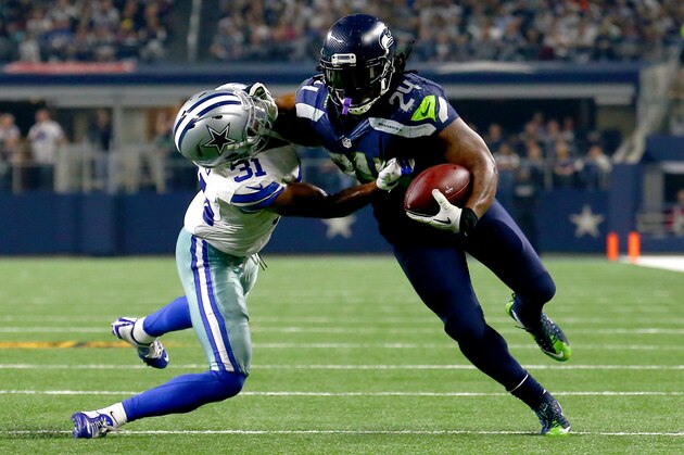 ARLINGTON, TX - NOVEMBER 1: Marshawn Lynch #24 of the Seattle Seahawks takes the ball inside the ten yard line against Byron Jones #31 of the Dallas Cowboys in the fourth quarter at AT&T Stadium on November 1, 2015 in Arlington, Texas. (Photo by Tom Pennington/Getty Images)