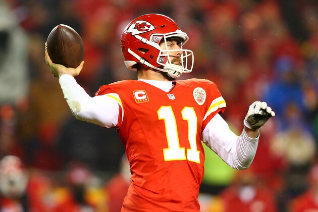 KANSAS CITY, MP - JANUARY 15:  Quarterback Alex Smith #11 of the Kansas City Chiefs throws a pass against the Pittsburgh Steelers in the second half in the AFC Divisional Playoff game at Arrowhead Stadium on January 15, 2017 in Kansas City, Missouri.  (Photo by Dilip Vishwanat/Getty Images)