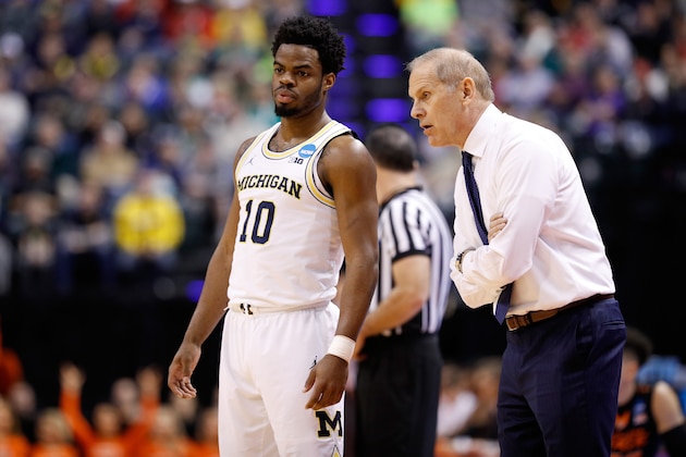 INDIANAPOLIS, IN - MARCH 17:  Head coach John Beilein of the Michigan Wolverines talks with Derrick Walton Jr. #10 in the first half against the Oklahoma State Cowboys during the first round of the 2017 NCAA Men's Basketball Tournament at Bankers Life Fieldhouse on March 17, 2017 in Indianapolis, Indiana.  (Photo by Joe Robbins/Getty Images)