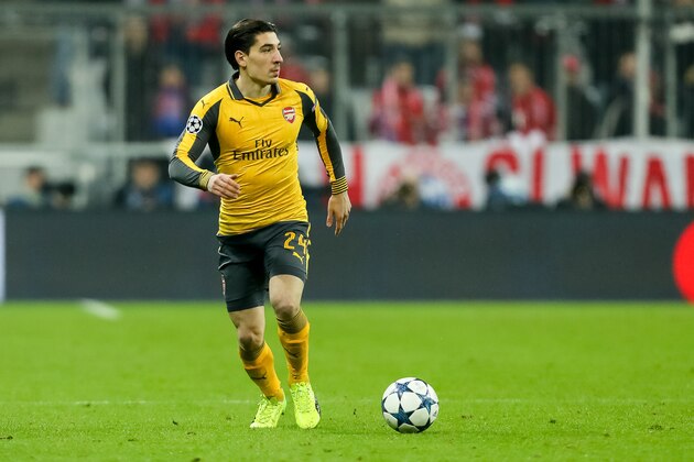 MUNICH, GERMANY - FEBRUARY 15: Hector Bellerin of Arsenal controls the ball during the UEFA Champions League Round of 16 first leg match between FC Bayern Muenchen and Arsenal FC at Allianz Arena on February 15, 2017 in Munich, Germany. (Photo by TF-Images/Getty Images)
