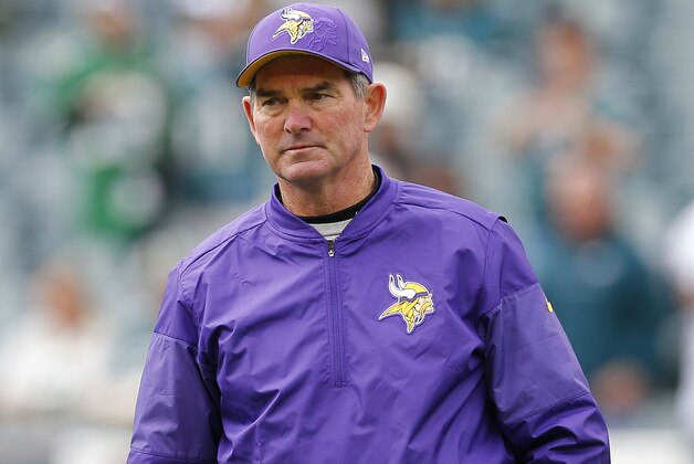 PHILADELPHIA, PA - OCTOBER 23:  Head coach Mike Zimmer of the Minnesota Vikings during warmups before taking on the Philadelphia Eagles at Lincoln Financial Field on October 23, 2016 in Philadelphia, Pennsylvania. (Photo by Rich Schultz/Getty Images)
