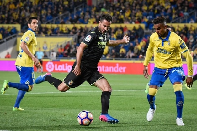 Villarreal's defender Mario Gaspar Perez Martinez (L) vies Las Palmas' German midfielder Kevin Prince Boateng during the Spanish league football match UD Las Palmas vs Villarreal CF at the Gran Canaria stadium in Las Palmas de Gran Canaria on March 17, 2017. / AFP PHOTO / DESIREE MARTIN (Photo credit should read DESIREE MARTIN/AFP/Getty Images) Villarreal's defender Mario Gaspar Perez Martinez (L) vies Las Palmas' German midfielder Kevin Prince Boateng during the Spanish league football match UD Las Palmas vs Villarreal CF at the Gran Canaria stadium in Las Palmas de Gran Canaria on March 17, 2017. / AFP PHOTO / DESIREE MARTIN (Photo credit should read DESIREE MARTIN/AFP/Getty Images)