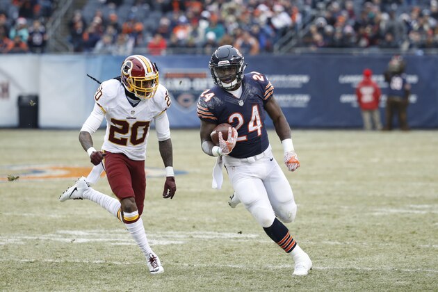 CHICAGO, IL - DECEMBER 24: Jordan Howard #24 of the Chicago Bears runs the ball while chased by Greg Toler #20 of the Washington Redskins during the game at Soldier Field on December 24, 2016 in Chicago, Illinois. Washington defeated Chicago 41-21. (Photo by Joe Robbins/Getty Images)