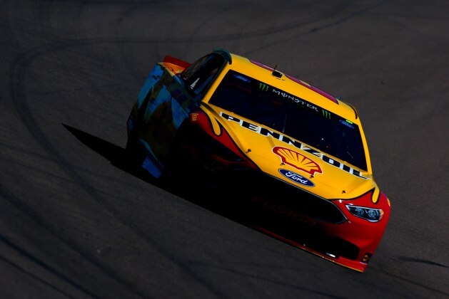 AVONDALE, AZ - MARCH 17:  Joey Logano, driver of the #22 Shell Pennzoil Ford, drivesduring practice for the Monster Energy NASCAR Cup Series Camping World 500 at Phoenix International Raceway on March 17, 2017 in Avondale, Arizona.  (Photo by Sean Gardner/Getty Images)