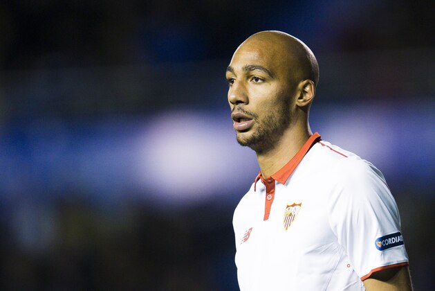 VITORIA-GASTEIZ, SPAIN - MARCH 06:  Steven N'Zonzi of Sevilla FC reacts during the La Liga match between Deportivo Alaves and Sevilla FC at Mendizorroza stadium on March 6, 2017 in Vitoria-Gasteiz, Spain.  (Photo by Juan Manuel Serrano Arce/Getty Images)