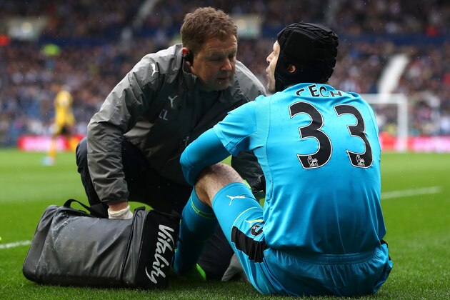 WEST BROMWICH, ENGLAND - MARCH 18: Petr Cech of Arsenal speaks to a memeber of the Arsenal medical team  during the Premier League match between West Bromwich Albion and Arsenal at The Hawthorns on March 18, 2017 in West Bromwich, England.  (Photo by Matthew Lewis/Getty Images)