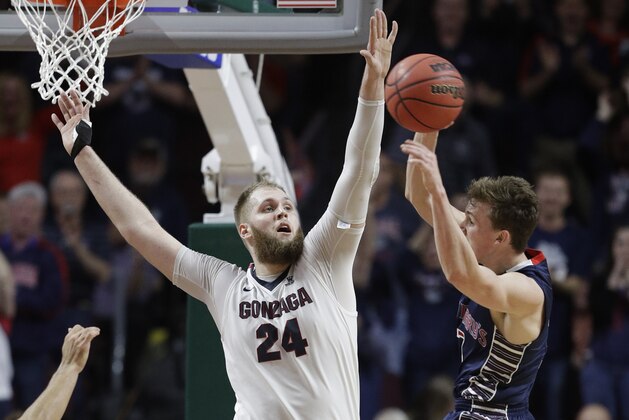 Saint Mary's Emmett Naar, right, passes around Gonzaga's Przemek Karnowski in the first half of an NCAA college basketball game during the championship of the West Coast Conference tournament, Tuesday, March 7, 2017, in Las Vegas. (AP Photo/John Locher)