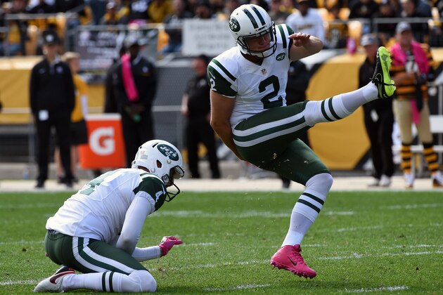 PITTSBURGH, PA - OCTOBER 09: Kicker Nick Folk #2 of the New York Jets kicks a 48-yard field goal on a hold by Lachlan Edwards #4 during a game against the Pittsburgh Steelers at Heinz Field on October 9, 2016 in Pittsburgh, Pennsylvania. The Steelers defeated the Jets 31-13.  (Photo by George Gojkovich/Getty Images)