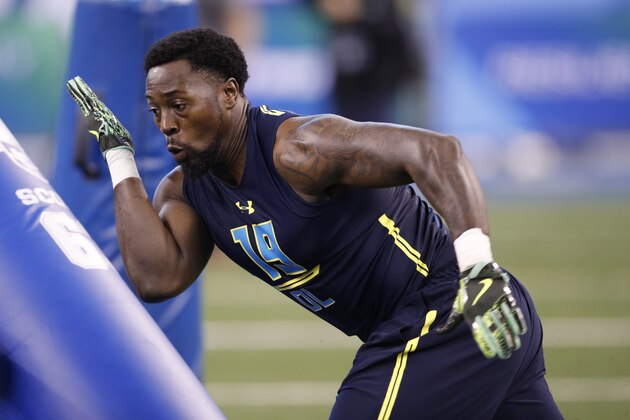 INDIANAPOLIS, IN - MARCH 05: Defensive lineman Charles Harris of Missouri in action during day five of the NFL Combine at Lucas Oil Stadium on March 5, 2017 in Indianapolis, Indiana. (Photo by Joe Robbins/Getty Images)