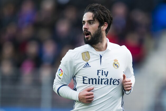 EIBAR, SPAIN - MARCH 04:  Isco of Real Madrid reacts during the La Liga match between SD Eibar and Real Madrid at Ipurua Municipal Stadium on March 4, 2017 in Eibar, Spain.  (Photo by Juan Manuel Serrano Arce/Getty Images)
