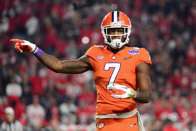 GLENDALE, AZ - DECEMBER 31:  Mike Williams #7 of the Clemson Tigers reacts against the Ohio State Buckeyes during the 2016 PlayStation Fiesta Bowl at University of Phoenix Stadium on December 31, 2016 in Glendale, Arizona.  (Photo by Jennifer Stewart/Getty Images)