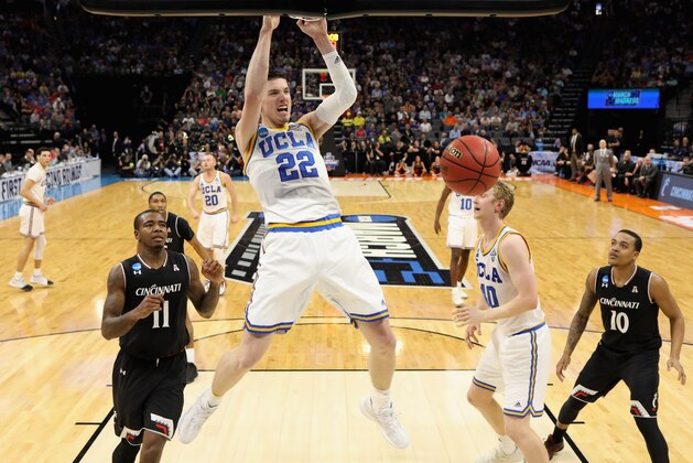 SACRAMENTO, CA - MARCH 19:  TJ Leaf #22 of the UCLA Bruins dunks the ball against the Cincinnati Bearcats during the second round of the 2017 NCAA Men's Basketball Tournament at Golden 1 Center on March 19, 2017 in Sacramento, California.  (Photo by Jamie Squire/Getty Images)