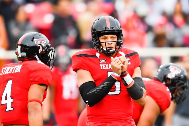 LUBBOCK, TX - NOVEMBER 05: Patrick Mahomes II #5 of the Texas Tech Red Raiders signals the offense during the game against the Texas Tech Red Raiders on November 5, 2016 at AT&T Jones Stadium in Lubbock, Texas. Texas defeated Texas Tech 45-37. (Photo by John Weast/Getty Images)