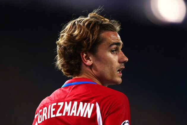 MADRID, SPAIN - MARCH 15: Antoine Griezmann of Club Atletico de Madrid looks on during the UEFA Champions League Round of 16 second leg match between Club Atletico de Madrid and Bayer Leverkusen at Vicente Calderon Stadium on March 15, 2017 in Madrid, Spain. (Photo by Chris Brunskill Ltd/Getty Images)