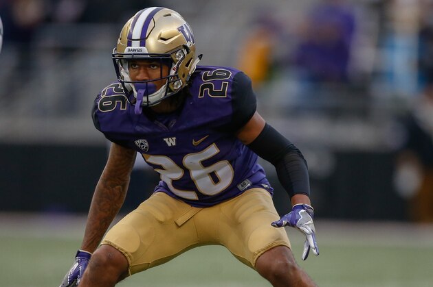 SEATTLE, WA - SEPTEMBER 17:  Defensive back Sidney Jones #26 of the Washington Huskies defends against wide receiver Trent Riley #80 of the Portland State Vikings on September 17, 2016 at Husky Stadium in Seattle, Washington.  (Photo by Otto Greule Jr/Getty Images)