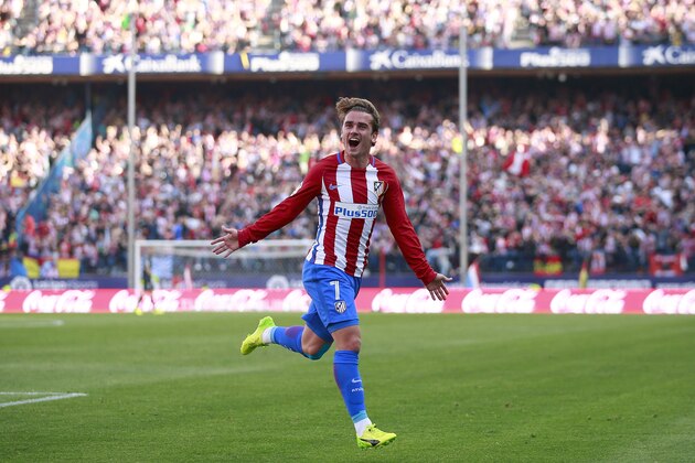 MADRID, SPAIN - MARCH 19:  Antoine Griezmann of Atletico de Madrid celebrates scoring their second goal during the La Liga match between Club Atletico de Madrid and Sevilla FC at Vicente Calderon stadium on March 19, 2017 in Madrid, Spain.  (Photo by Gonzalo Arroyo Moreno/Getty Images)