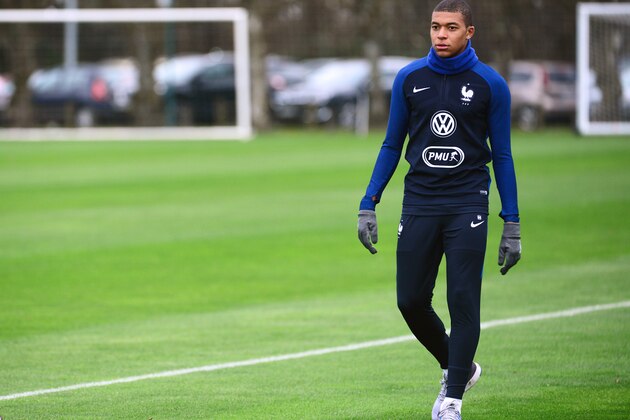 CLAIREFONTAINE, FRANCE - MARCH 20:  French Football Team forward Kylian Mbappe during the training session on March 20, 2017 in Clairefontaine, France. The training session comes before the upcoming qualifying match against Luxembourg next saturday for the 2018 World Cup.  (Photo by Frederic Stevens/Getty Images)