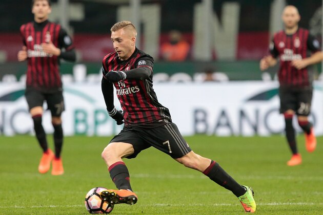 MILAN, ITALY - MARCH 18:  Gerard Deulofeu of AC Milan in action during the Serie A match between AC Milan and Genoa CFC at Stadio Giuseppe Meazza on March 18, 2017 in Milan, Italy.  (Photo by Emilio Andreoli/Getty Images)
