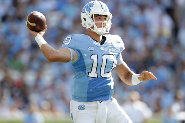 CHAPEL HILL, NC - SEPTEMBER 24:  Mitch Trubisky #10 of the North Carolina Tar Heels drops back to pass against the Pittsburgh Panthers during their game at Kenan Stadium on September 24, 2016 in Chapel Hill, North Carolina.  (Photo by Streeter Lecka/Getty Images)