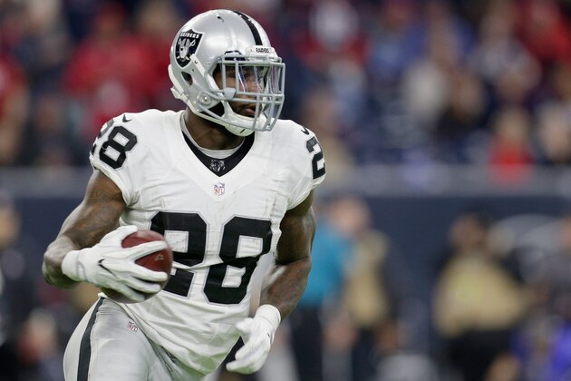 HOUSTON, TX - JANUARY 07: Latavius Murray #28 of the Oakland Raiders carries the ball against the Houston Texans in the AFC Wild Card game at NRG Stadium on January 7, 2017 in Houston, Texas. (Photo by Thomas B. Shea/Getty Images) HOUSTON, TX - JANUARY 07: Latavius Murray #28 of the Oakland Raiders carries the ball against the Houston Texans in the AFC Wild Card game at NRG Stadium on January 7, 2017 in Houston, Texas. (Photo by Thomas B. Shea/Getty Images)