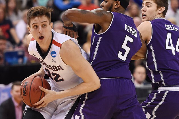 SALT LAKE CITY, UT - MARCH 18: Zach Collins #32 of the Gonzaga Bulldogs is defended by Dererk Pardon #5 of the Northwestern Wildcats during the second round of the 2017 NCAA Men's Basketball Tournament at Vivint Smart Home Arena on March 18, 2017 in Salt Lake City, Utah.  (Photo by Gene Sweeney Jr./Getty Images)
