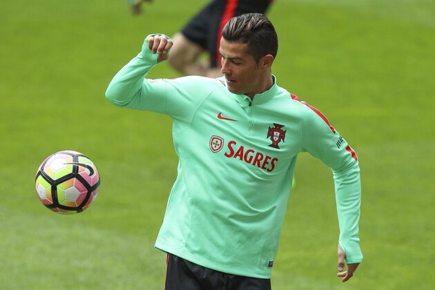 LISBON, PORTUGAL - MARCH 23: Portugal's forward Cristiano Ronaldo during Portugal Training Session and Press Conference the at Cidade do Futebol on March 23, 2017 in Lisbon, Portugal. (Photo by Carlos Rodrigues/Getty Images) LISBON, PORTUGAL - MARCH 23: Portugal's forward Cristiano Ronaldo during Portugal Training Session and Press Conference the at Cidade do Futebol on March 23, 2017 in Lisbon, Portugal. (Photo by Carlos Rodrigues/Getty Images)