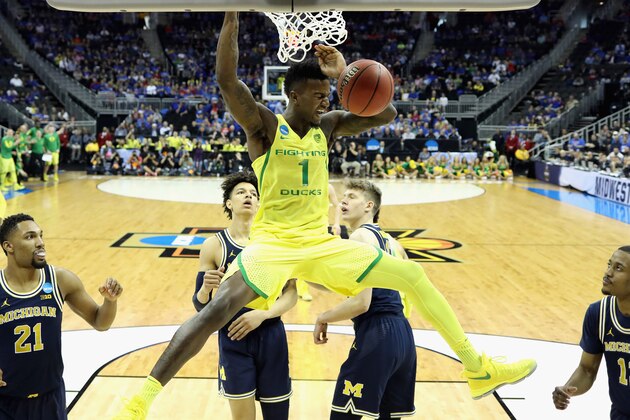 KANSAS CITY, MO - MARCH 23: Jordan Bell #1 of the Oregon Ducks dunks the ball in the first half against the Michigan Wolverines during the 2017 NCAA Men's Basketball Tournament Midwest Regional at Sprint Center on March 23, 2017 in Kansas City, Missouri. (Photo by Jamie Squire/Getty Images) KANSAS CITY, MO - MARCH 23: Jordan Bell #1 of the Oregon Ducks dunks the ball in the first half against the Michigan Wolverines during the 2017 NCAA Men's Basketball Tournament Midwest Regional at Sprint Center on March 23, 2017 in Kansas City, Missouri. (Photo by Jamie Squire/Getty Images)