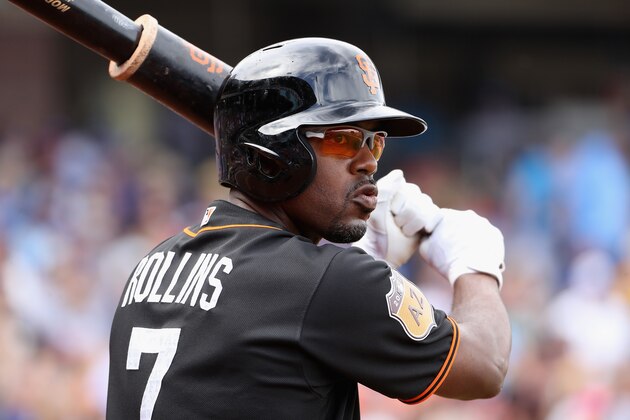 SURPRISE, AZ - MARCH 04:  Jimmy Rollins #7 of the San Francisco Giants on deck during the spring training game against the Kansas City Royals at Surprise Stadium on March 4, 2017 in Surprise, Arizona.  (Photo by Christian Petersen/Getty Images)