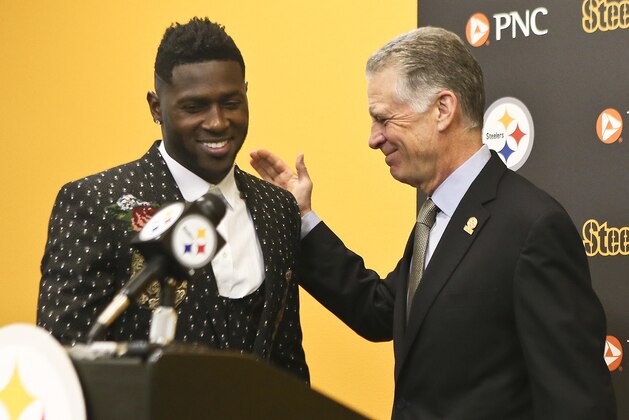 Pittsburgh Steelers wide receiver Antonio Brown, left, smiles as he is introduced by Steelers President Art Rooney II for a news conference about Brown's contract extension at the NFL football team's headquarters, Tuesday, Feb. 28, 2017, in Pittsburgh. (AP Photo/Keith Srakocic)