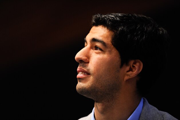 BARCELONA, SPAIN - MAY 14: Luis Suarez of Liverpool faces the media during the presentation as new Ambassador for 888poker on May 14, 2014 in Barcelona, Spain. (Photo by David Ramos/Getty Images) BARCELONA, SPAIN - MAY 14: Luis Suarez of Liverpool faces the media during the presentation as new Ambassador for 888poker on May 14, 2014 in Barcelona, Spain. (Photo by David Ramos/Getty Images)
