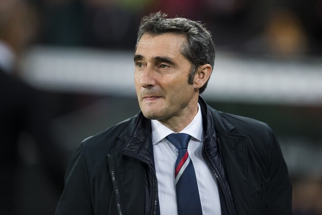 BILBAO, SPAIN - MARCH 05:  Head coach Ernesto Valverde of Athletic Club looks on prior to the start the La Liga match between  Athletic Club Bilbao and Malaga CF at San Mames Stadium on March 5, 2017 in Bilbao, Spain.  (Photo by Juan Manuel Serrano Arce/Getty Images)