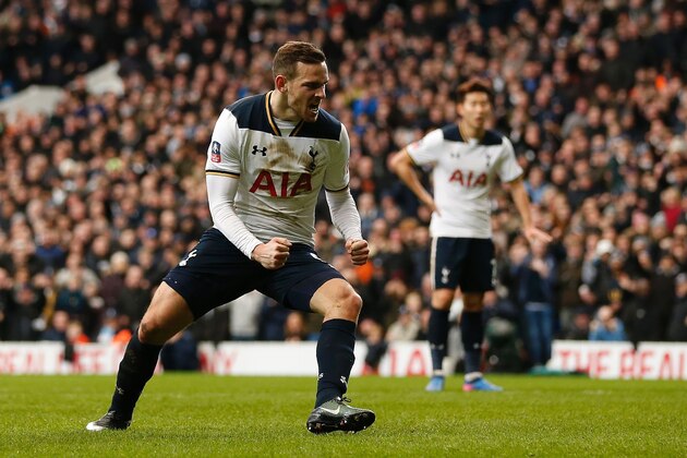 Tottenham Hotspur's Dutch striker Vincent Janssen celebrates scoring his team's second goal from the penalty spot during the English FA Cup fourth round football match between Tottenham Hotspur and Wycombe Wanderers at White Hart Lane in London, on January 28, 2017. / AFP / Ian KINGTON / RESTRICTED TO EDITORIAL USE. No use with unauthorized audio, video, data, fixture lists, club/league logos or 'live' services. Online in-match use limited to 75 images, no video emulation. No use in betting, games or single club/league/player publications.  /         (Photo credit should read IAN KINGTON/AFP/Getty Images)