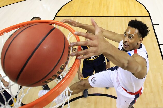 SAN JOSE, CA - MARCH 23:  Johnathan Williams #3 of the Gonzaga Bulldogs shoots against the West Virginia Mountaineers during the 2017 NCAA Men's Basketball Tournament West Regional at SAP Center on March 23, 2017 in San Jose, California.  (Photo by Sean M. Haffey/Getty Images)