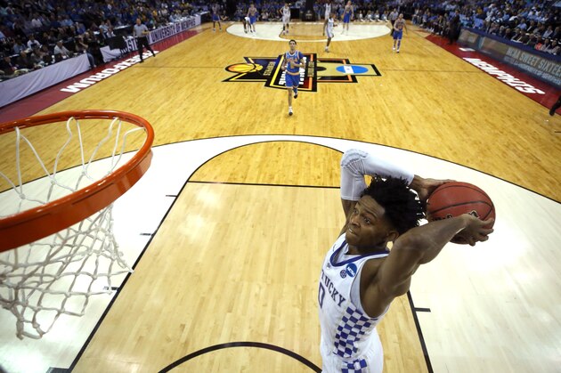 MEMPHIS, TN - MARCH 24: De'Aaron Fox #0 of the Kentucky Wildcats goes up for a dunk in the second half against the UCLA Bruins during the 2017 NCAA Men's Basketball Tournament South Regional at FedExForum on March 24, 2017 in Memphis, Tennessee.  (Photo by Andy Lyons/Getty Images)
