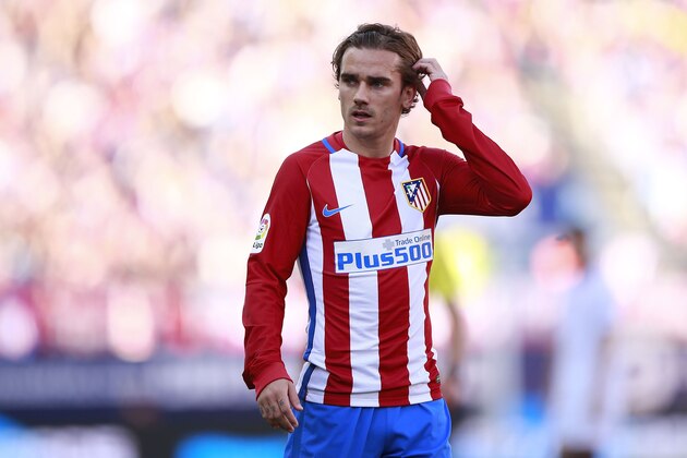 MADRID, SPAIN - MARCH 19: Antoine Griezmann of Atletico de Madrid gestures during the La Liga match between Club Atletico de Madrid and Sevilla FC at Vicente Calderon stadium on March 19, 2017 in Madrid, Spain.  (Photo by Gonzalo Arroyo Moreno/Getty Images)