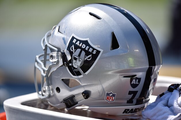 NASHVILLE, TN - SEPTEMBER 25:  A helmet of the Oakland Raiders rests on the sideline during a game against the Tennessee Titansat Nissan Stadium on September 25, 2016 in Nashville, Tennessee.  (Photo by Frederick Breedon/Getty Images)