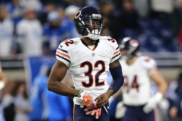 DETROIT, MI - DECEMBER 11: Deiondre' Hall #32 of the Chicago Bears warms up before the game against the Detroit Lions at Ford Field on December 11, 2016 in Detroit, Michigan. (Photo by Rey Del Rio/Getty Images)