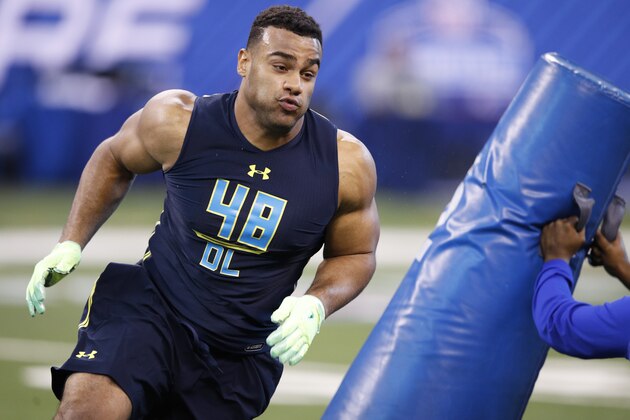 INDIANAPOLIS, IN - MARCH 05: Defensive lineman Solomon Thomas of Stanford participates in a drill during day five of the NFL Combine at Lucas Oil Stadium on March 5, 2017 in Indianapolis, Indiana. (Photo by Joe Robbins/Getty Images)