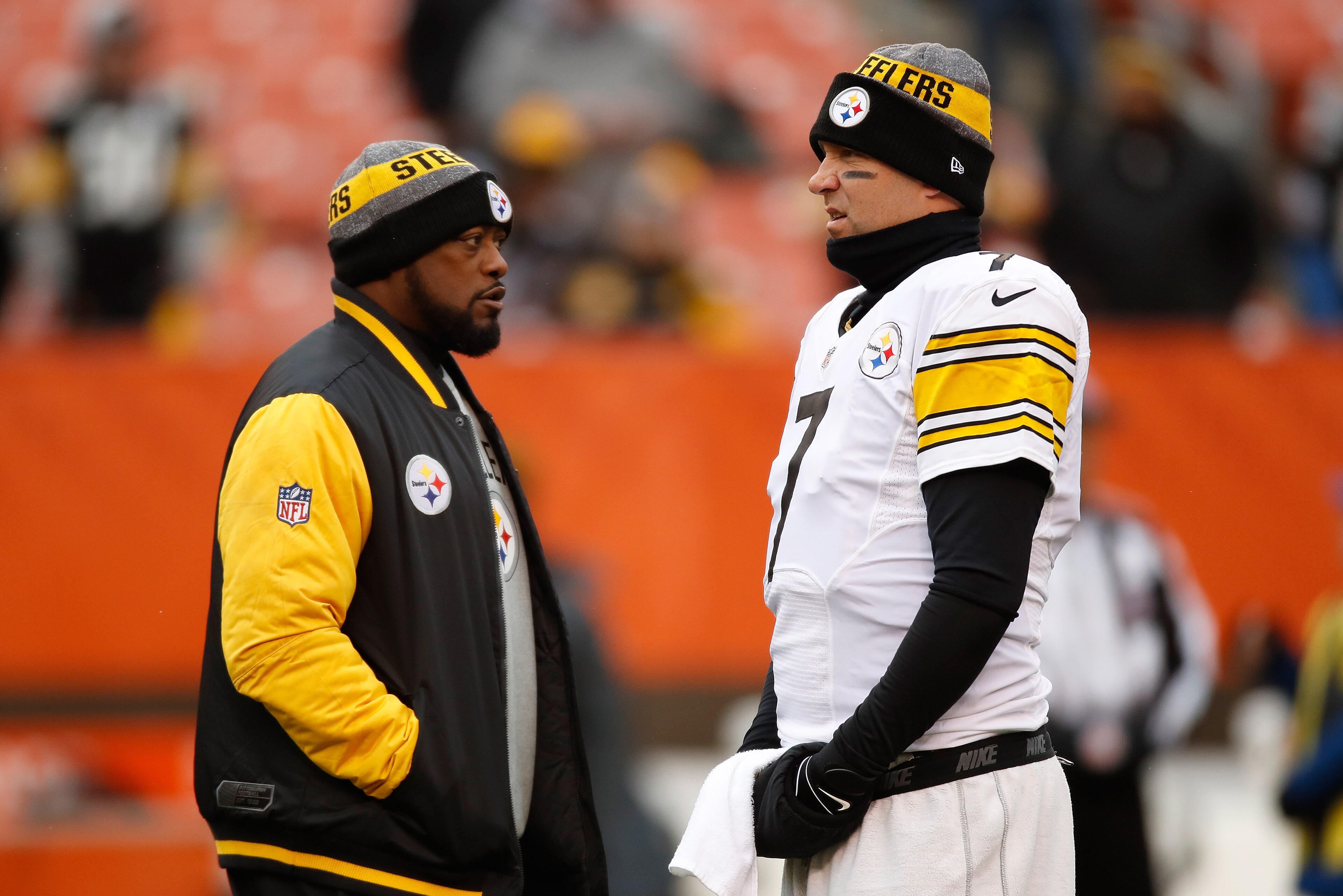 CLEVELAND, OH - NOVEMBER 20: Head coach Mike Tomlin of the Pittsburgh Steelers talks with Ben Roethlisberger #7 during warmups prior to the game against the Cleveland Browns at FirstEnergy Stadium on November 20, 2016 in Cleveland, Ohio. (Photo by Gregory Shamus/Getty Images) CLEVELAND, OH - NOVEMBER 20: Head coach Mike Tomlin of the Pittsburgh Steelers talks with Ben Roethlisberger #7 during warmups prior to the game against the Cleveland Browns at FirstEnergy Stadium on November 20, 2016 in Cleveland, Ohio. (Photo by Gregory Shamus/Getty Images)