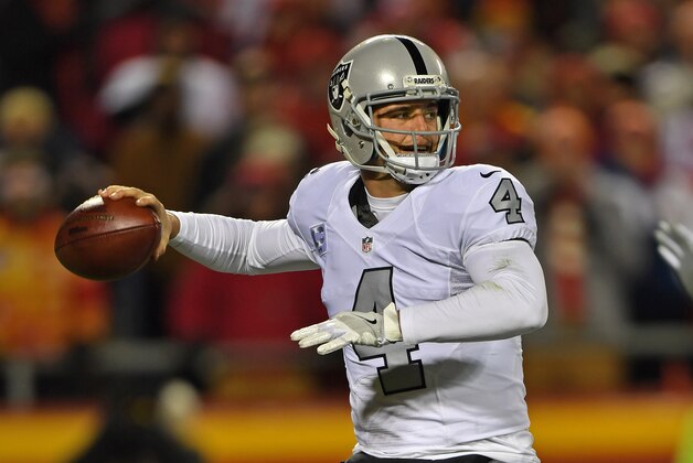KANSAS CITY, MO - DECEMBER 08:  Quarterback Derek Carr #4 of the Oakland Raiders throws a pass against the Kansas City Chiefs during the first half on December 8, 2016 at Arrowhead Stadium in Kansas City, Missouri.  (Photo by Peter G. Aiken/Getty Images)