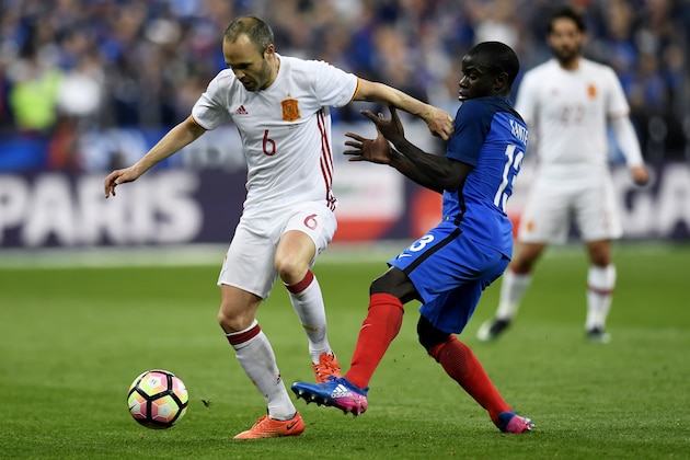France's midfielder N'Golo Kante (R) vies with Spain's Andres Iniesta during the friendly football match France vs Spain on March 28, 2017 at the Stade de France stadium in Saint-Denis, north of Paris. / AFP PHOTO / CHRISTOPHE SIMON (Photo credit should read CHRISTOPHE SIMON/AFP/Getty Images) France's midfielder N'Golo Kante (R) vies with Spain's Andres Iniesta during the friendly football match France vs Spain on March 28, 2017 at the Stade de France stadium in Saint-Denis, north of Paris. / AFP PHOTO / CHRISTOPHE SIMON (Photo credit should read CHRISTOPHE SIMON/AFP/Getty Images)