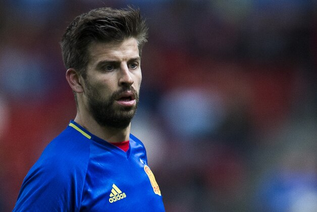 GIJON, SPAIN - MARCH 24: Gerard Pique of Spain looks on prior to the FIFA 2018 World Cup Qualifier between Spain and Israel at Estadio El Molinon on March 24, 2017 in Gijon, Spain.  (Photo by Juan Manuel Serrano Arce/Getty Images)