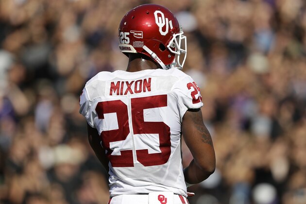 FORT WORTH, TX - OCTOBER 01:  Joe Mixon #25 of the Oklahoma Sooners in the first half at Amon G. Carter Stadium on October 1, 2016 in Fort Worth, Texas.  (Photo by Ronald Martinez/Getty Images)