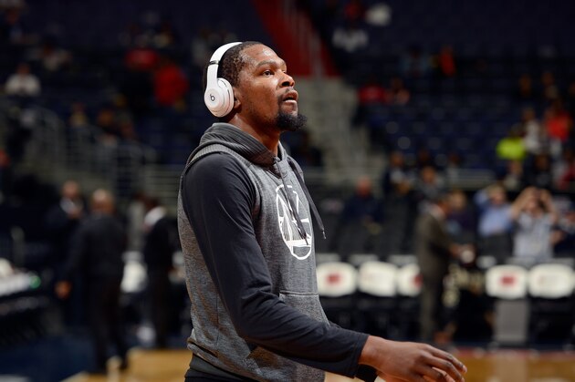 WASHINGTON, DC - FEBRUARY 28:  Kevin Durant #35 of the Golden State Warriors warms up before the game against the Washington Wizards at Verizon Center on February 28, 2017 in Washington, DC.  (Photo by G Fiume/Getty Images)