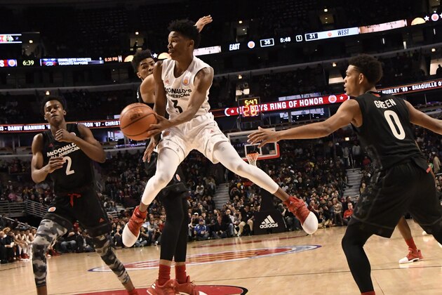 CHICAGO, IL - MARCH 29: Jaylen Hands #3 boys west team looks to pass against the boys east team during the 2017 McDonalds's All American Game on March 29, 2017 at the United Center in Chicago, Illinois. (Photo by David Banks/Getty Images)