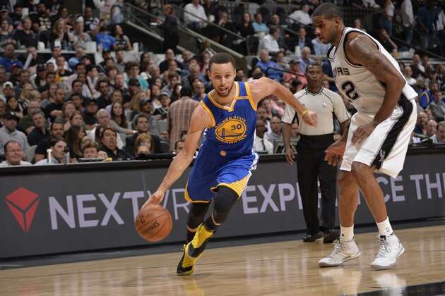 SAN ANTONIO, TX - MARCH 29: Stephen Curry #30 of the Golden State Warriors drives to the basket against the San Antonio Spurs on March 29, 2017 at the AT&T Center in San Antonio, Texas. NOTE TO USER: User expressly acknowledges and agrees that, by downloading and or using this photograph, user is consenting to the terms and conditions of the Getty Images License Agreement. Mandatory Copyright Notice: Copyright 2017 NBAE (Photos by Mark Sobhani/NBAE via Getty Images)