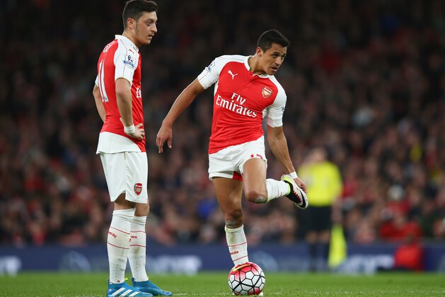 LONDON, ENGLAND - APRIL 21:  Mesut Ozil and Alexis Sanchez of Arsenal prepare to kick off during the Barclays Premier League match between Arsenal and West Bromwich Albion at the Emirates Stadium on April 21, 2016 in London, England.  (Photo by Paul Gilham/Getty Images)