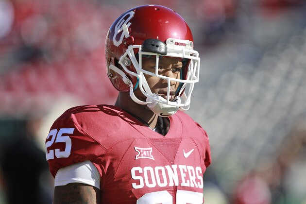 NORMAN, OK - NOVEMBER 12: Running back Joe Mixon #25 of the Oklahoma Sooners warms up before the game against the Baylor Bears November 12, 2016 at Gaylord Family-Oklahoma Memorial Stadium in Norman, Oklahoma. Oklahoma defeated Baylor 45-24. (Photo by Brett Deering/Getty Images) *** local caption *** Joe Mixon; NORMAN, OK - NOVEMBER 12: Running back Joe Mixon #25 of the Oklahoma Sooners warms up before the game against the Baylor Bears November 12, 2016 at Gaylord Family-Oklahoma Memorial Stadium in Norman, Oklahoma. Oklahoma defeated Baylor 45-24. (Photo by Brett Deering/Getty Images) *** local caption *** Joe Mixon;