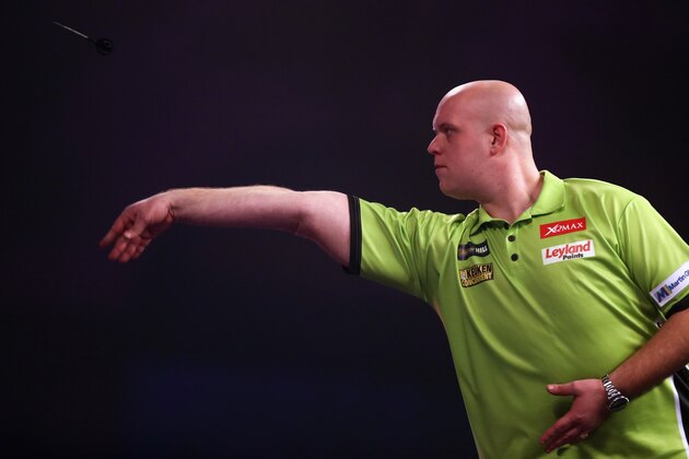 LONDON, ENGLAND - JANUARY 02:  Michael van Gerwen of The Netherlands throws against Gary Anderson of Great Britain during the final of the 2017 William Hill PDC World Darts Championships at Alexandra Palace on January 2, 2017 in London, England.  (Photo by Bryn Lennon/Getty Images)